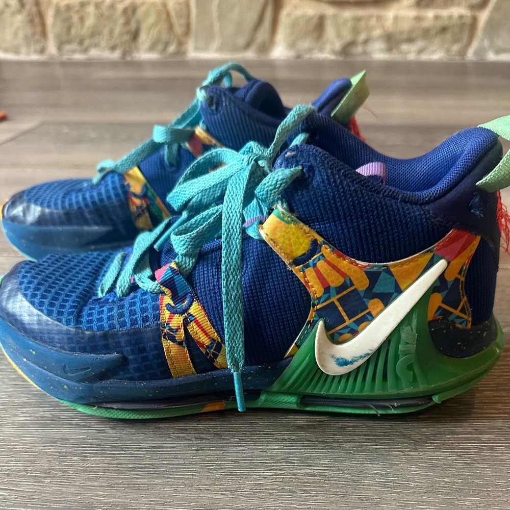 Nike Kids' LeBron Witness Basketball Shoe: Kaleidoscope